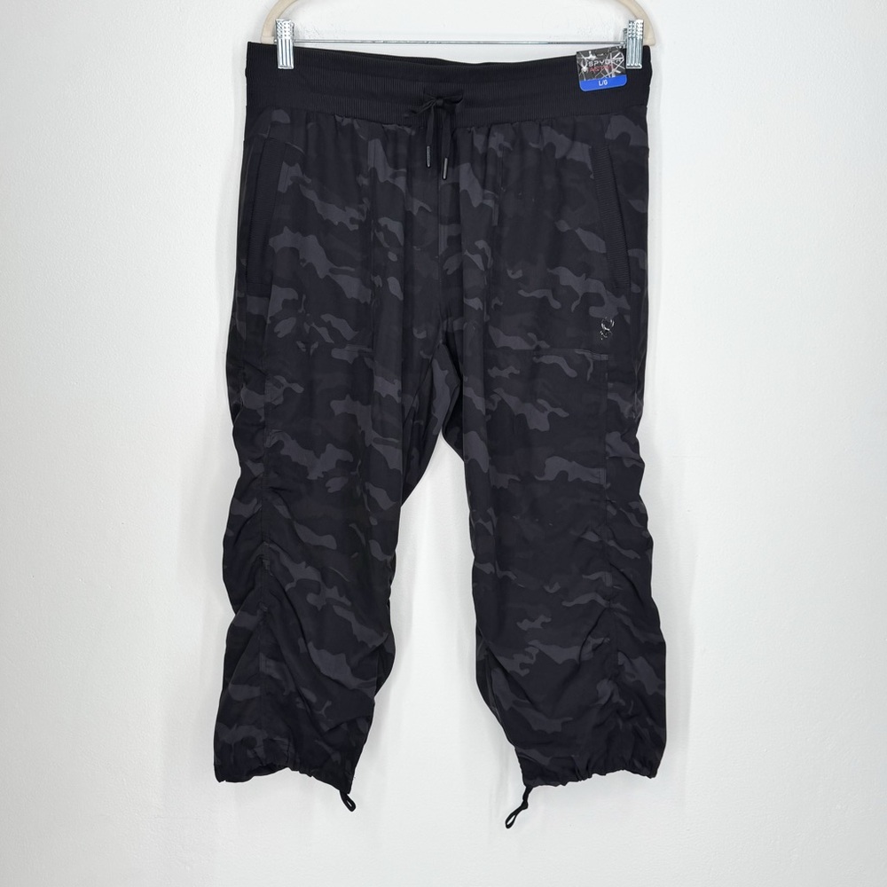 NWT Spyder Black Camo Capri Athletic Pants Women’s Size Large